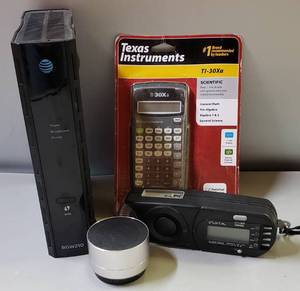 lot 209 image: Miscellaneous Elctrical Items, Including Texas Instruments Calculator