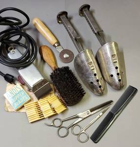 lot 215 image: Vintage ClippersAndis & Shoe Stretchers