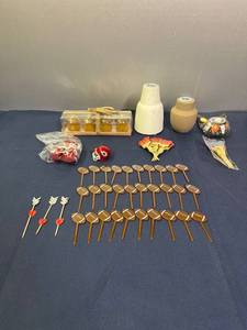 lot 301 image: Home Dcor & Baking Tools