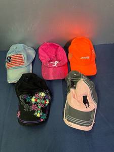 lot 306 image: Assorted Hats