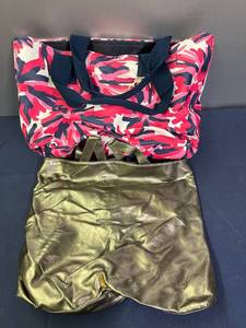 lot 311 image: Womens Purses