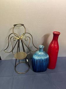 lot 400 image: Home Dcor - Red Vase 5x5x16.25