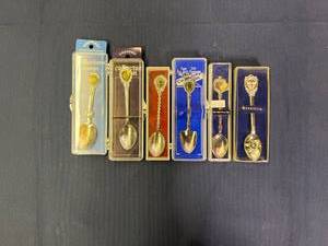 lot 408 image: Collectors Spoons- Lot 4