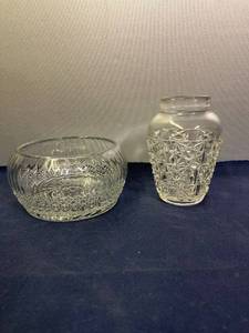 lot 331 image: Heavy Crystal Bowl & Small Vase