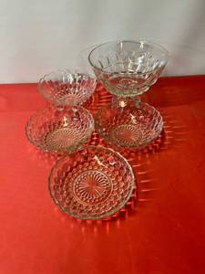 lot 334 image: Glass Bowls 10.25x10.25x7.25