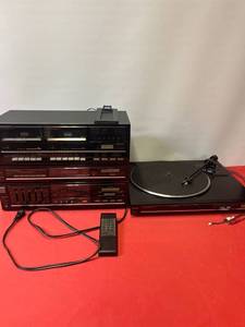 lot 345 image: Sanyo Stereo System - Cassette & Record Player (Turntable Missing Cover)
