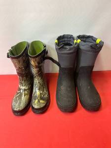 lot 346 image: Rain Boots - Youth Size 5