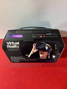 lot 349 image: Dream Vision - Virtual Reality Smartphone Headset