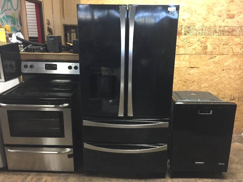 lot 69 image: 3 PIECE KITCHEN SET