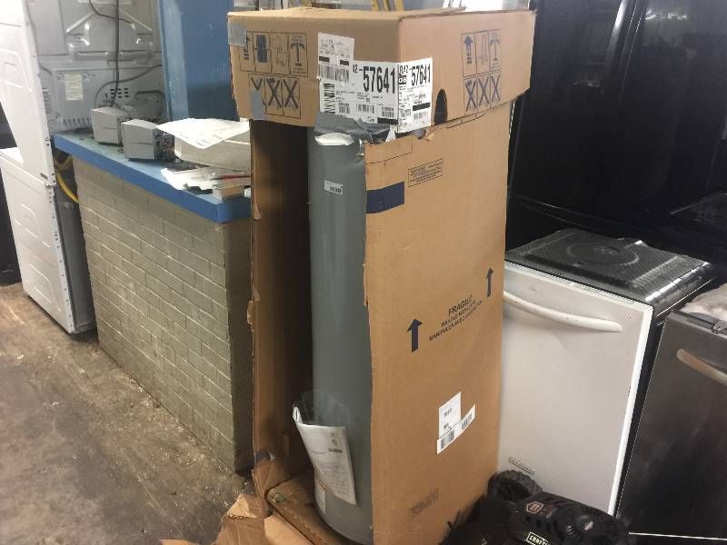 lot 80 image: Kenmore 57641 40 gal. Tall Natural Gas Water Heater