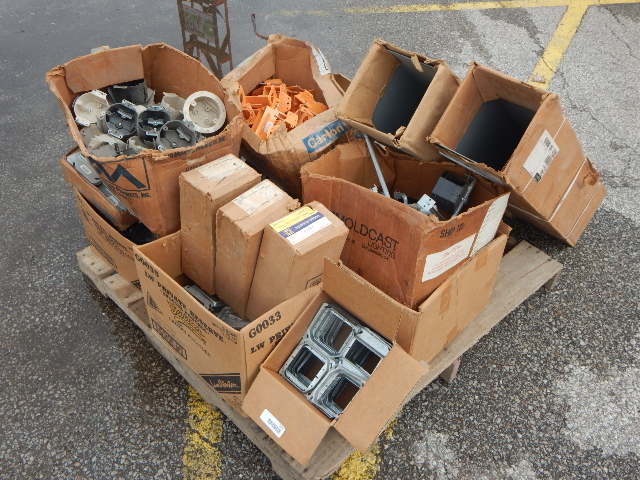 lot 1057 image: Skid of An electricians dream