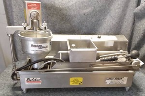 lot 1467 image: Belshaw Adamatic Mark II Donut Robot Electric Automatic Fryer