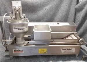 lot 1468 image: Belshaw Adamatic Mark II Donut Robot Electric Automatic Fryer