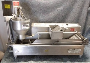 lot 1469 image: Belshaw Adamatic Mark II Donut Robot Electric Automatic Fryer