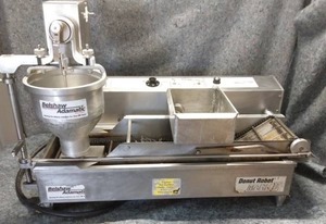 lot 1470 image: Belshaw Adamatic Mark II Donut Robot Electric Automatic Fryer