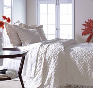 lot 1951 image: Belle Maison Diamond Tufted Chenille Bedspread 120x110 Ivory