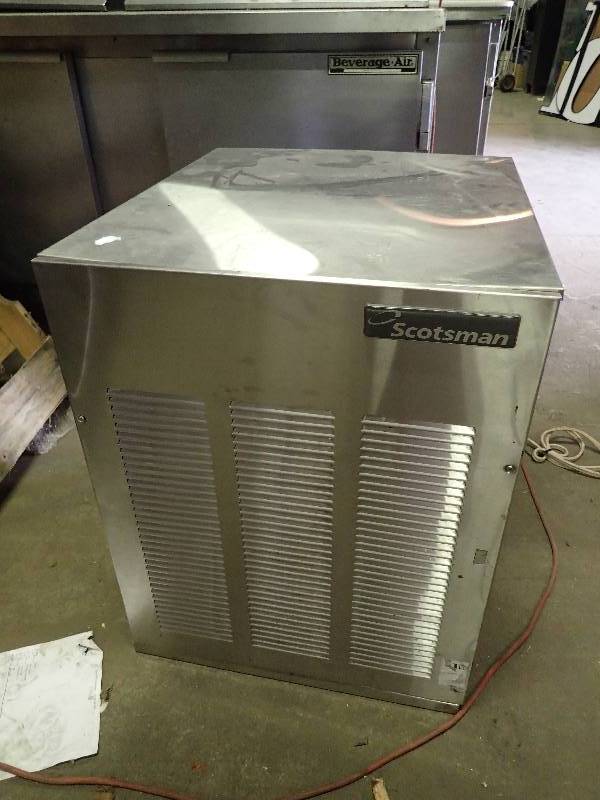 lot 613 image: 654Lb 22� Scotsman Ice Maker