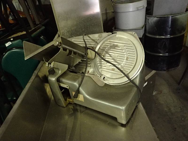lot 621 image: Hobart 12� Slicer