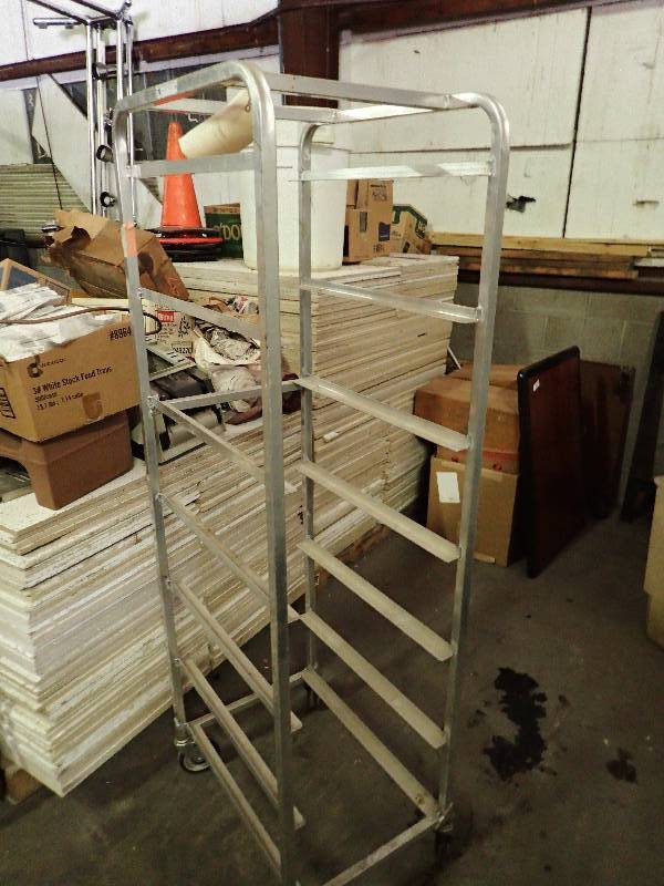 lot 624 image: Aluminum Full-Size Sheet pan Rack on Casters