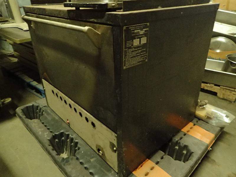 lot 629 image: Comstock Castle Nautral Gas Oven
