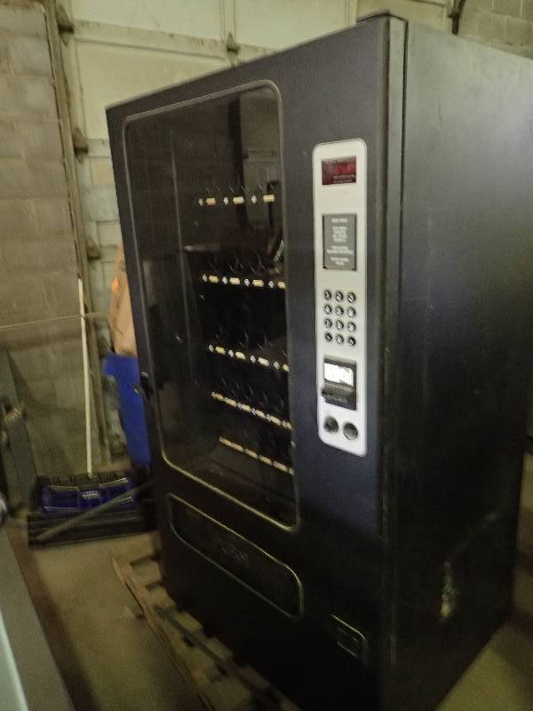 lot 645 image: Wittern Candy Mutli Select Vending Machine