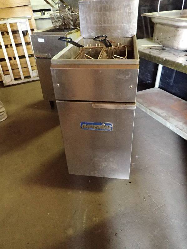 lot 655 image: Imperial Single 40lb Natural Gas Fryer w Baskets