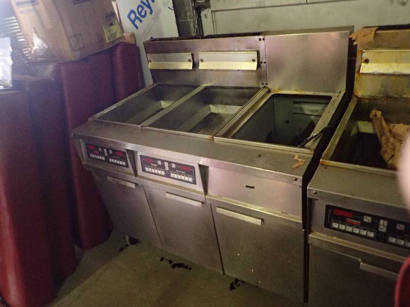 lot 659 image: Frymaster Double Bay Digital Fryer on Casters