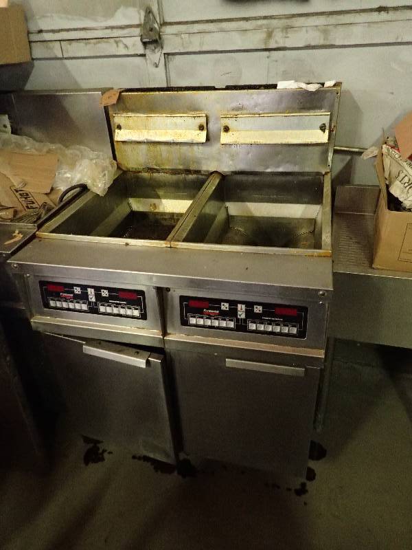 lot 658 image: Frymaster Double Natural Gas Digital Fryer on Casters