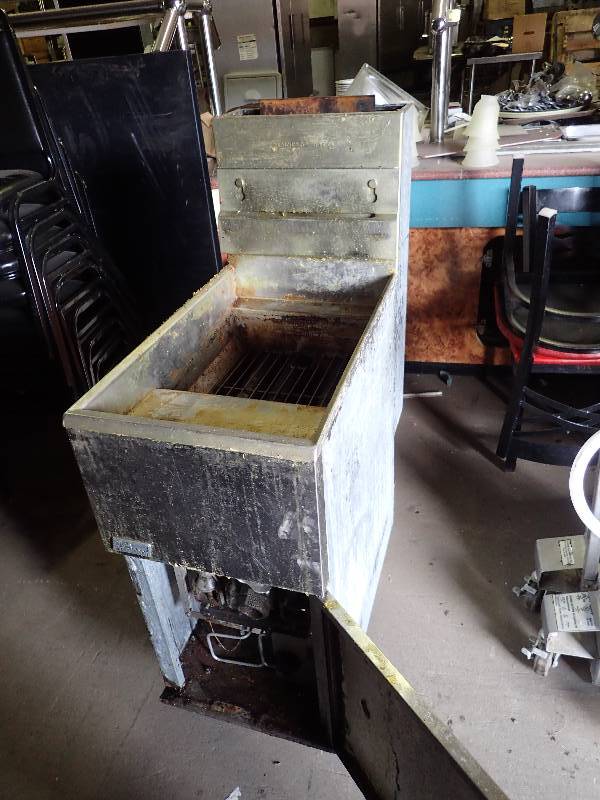 lot 661 image: Pitco Frialator Single 35LB Natural Gas Fryer