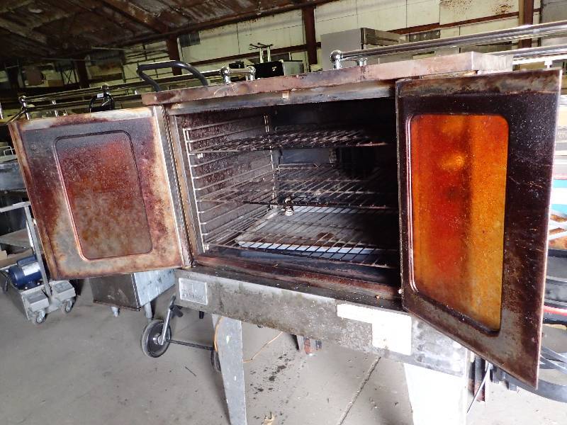 lot 665 image: Southbend Single Full-Size Natural Gas Convection Oven