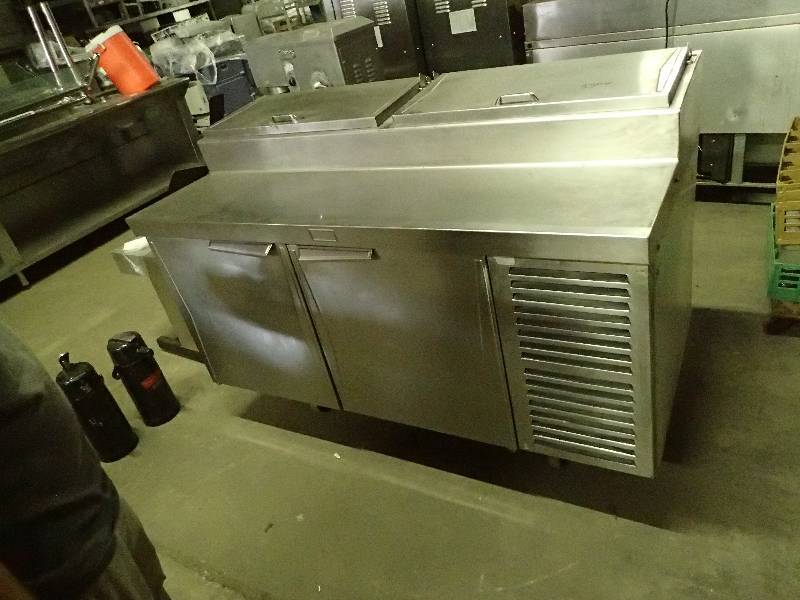 lot 670 image: Randell 63 Refrigerated Pizza Prep Table On Casters