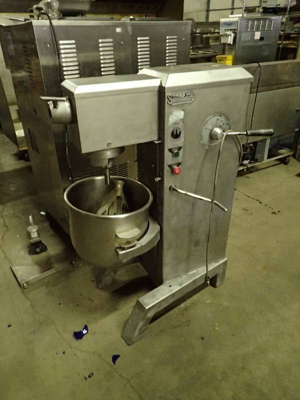 lot 673 image: Superior 30QT Dough Mixer w Paddle Attachment And Bowl