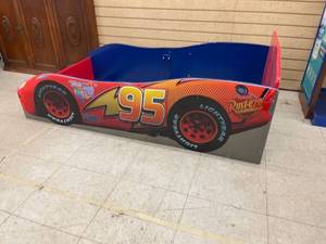 lot 60402 image: cars toddlers bed
