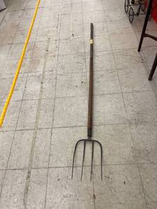 lot 60439 image: old hay fork