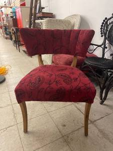 lot 60444 image: red chair