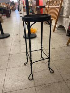 lot 60451 image: vintage plant stand