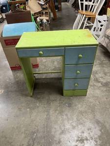 lot 60454 image: vintage small desk (kids)