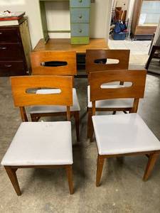 lot 60455 image: 4 chairs with blue seats