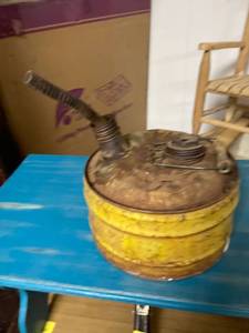 lot 60473 image: vintage metal gas can