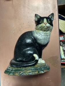 lot 60489 image: 12 inch cast iron cat door stop