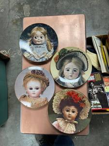 lot 60507 image: 4 doll plates