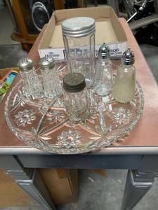 lot 60525 image: glass ware