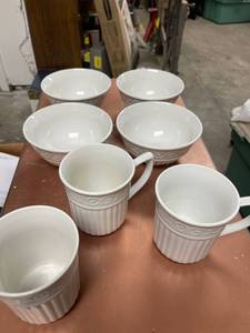 lot 60530 image: white Gibson bowls and cups
