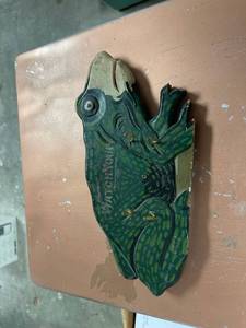 lot 60531 image: wood frog key hook