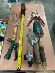 lot 60540 image: garden tools