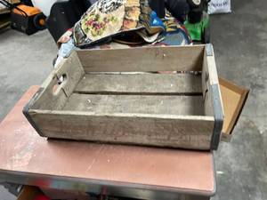 lot 60544 image: wood 7up crate