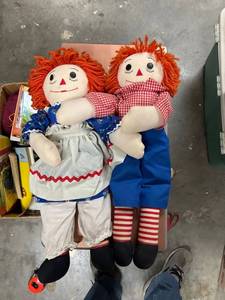 lot 60552 image: Raggedy Ann and Andy dolls