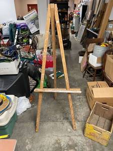 lot 60562 image: wood easel