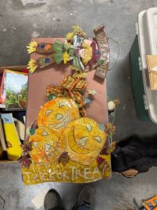 lot 60566 image: metal Halloween decor