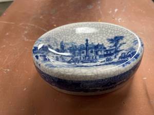 lot 60581 image: vintage soap holder